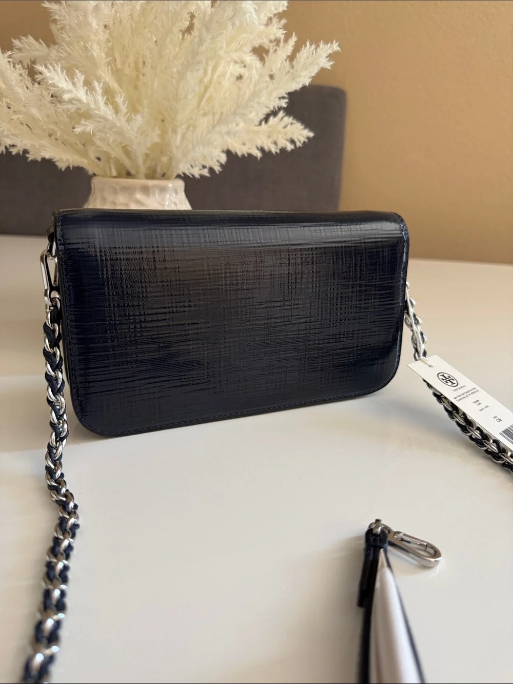 NWT , TORY BURCH BRITTEN TEXTURED PATENT CHAIN WALLET W. WRISTLET NAVY